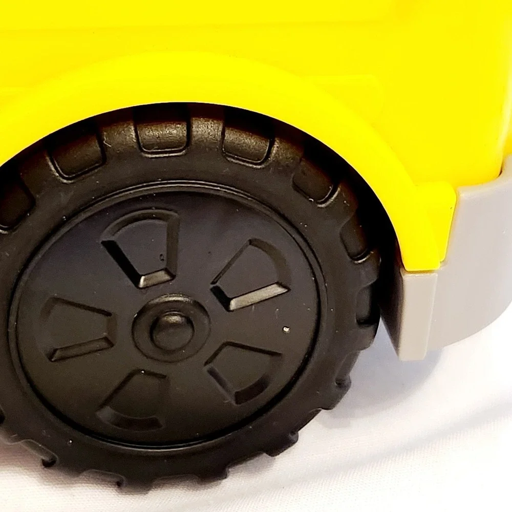 Fisher Price Little People School Bus with 4 Figures Lights Sounds Yellow Toy